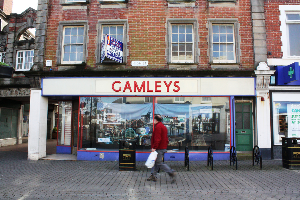 14 Shut Down British High Street Shops 